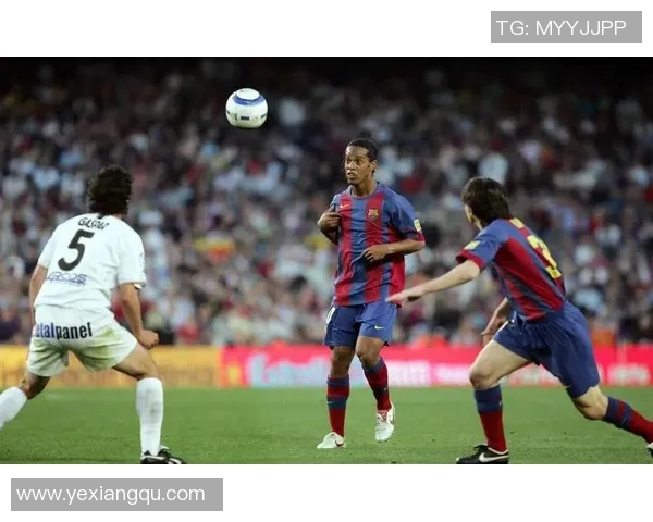 全球足球明星球员的传奇故事与赛场辉煌瞬间回顾