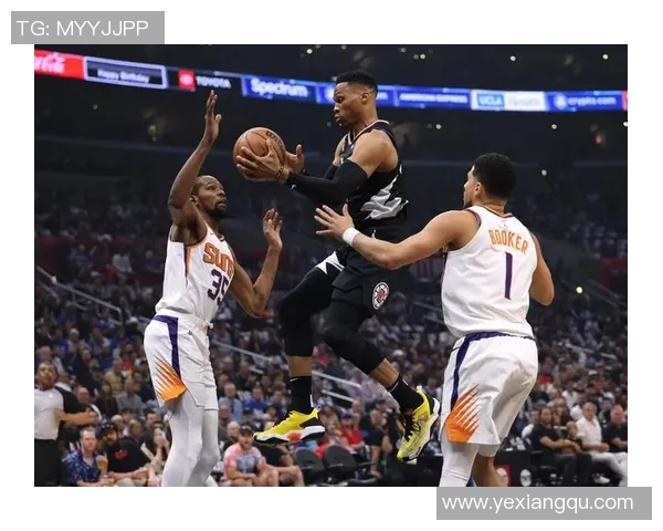 拉塞尔威斯布鲁克的篮球传奇之路与个人成长故事探讨 拉塞尔威斯布鲁克的篮球传奇之路与个人成长故事探讨