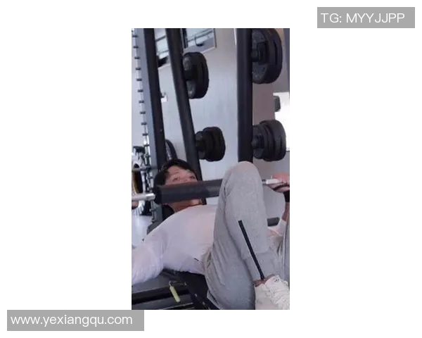 全面提升力量与耐力的体育健身器材沙袋使用指南与训练技巧分享